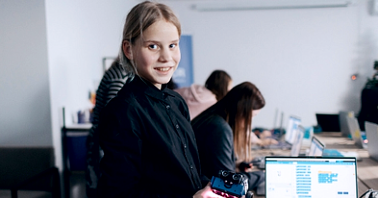 Permalink to Does social media affect girls’ well-being and learning? Does social media affect girls’ well-being and learning?